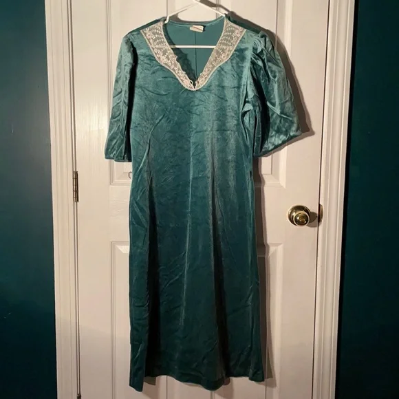 hunter green dress makeup 1940s Green Silk Velvet Gown main image 0